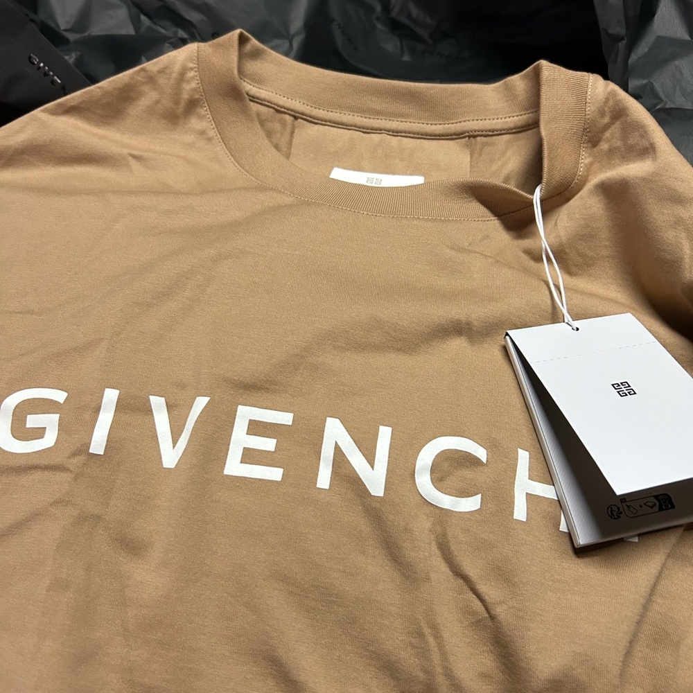 Women’s small givenchy crop top tee perfect condition comes with box and card